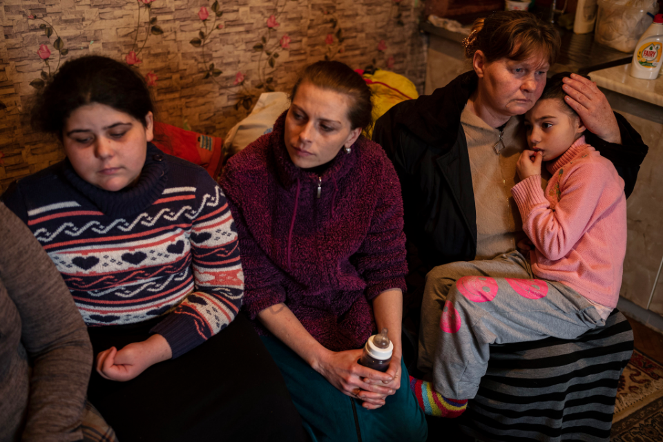 Ukrainian roma family main photo